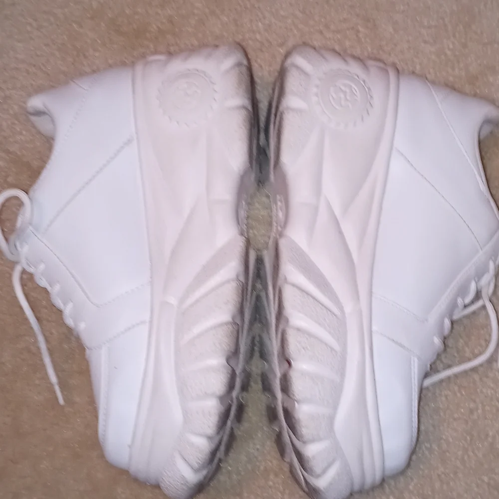 Urban Outfitters White  Sneakers Size 9 or 39 - Picture 4 of 8